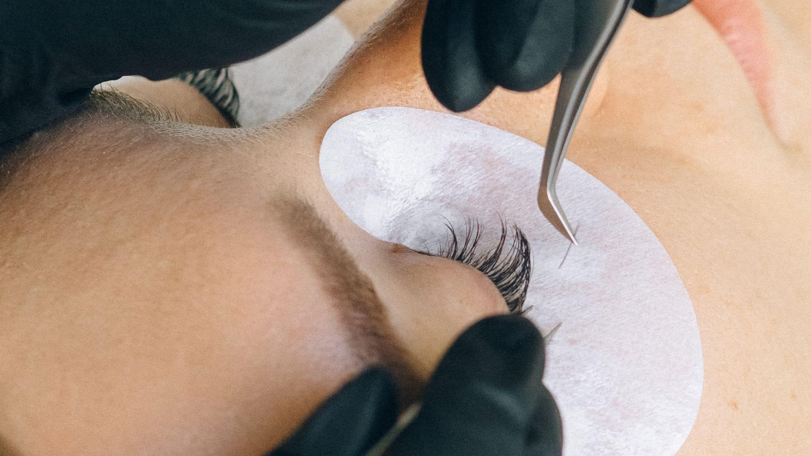 Classic Lashes 1 Stundesarotai-Thai-Aroma-Massage